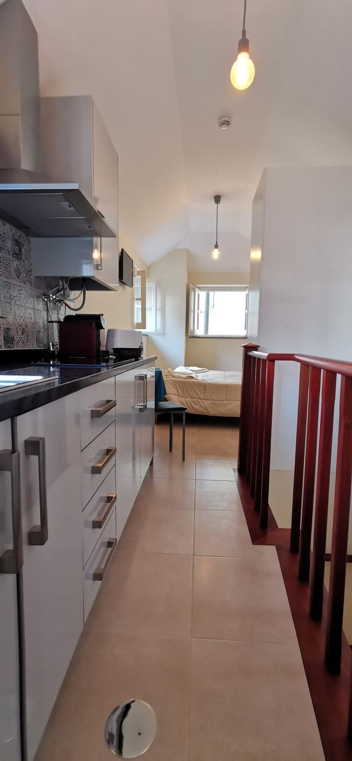 Kitchen or kitchenette, Dining area, minibar, stove
