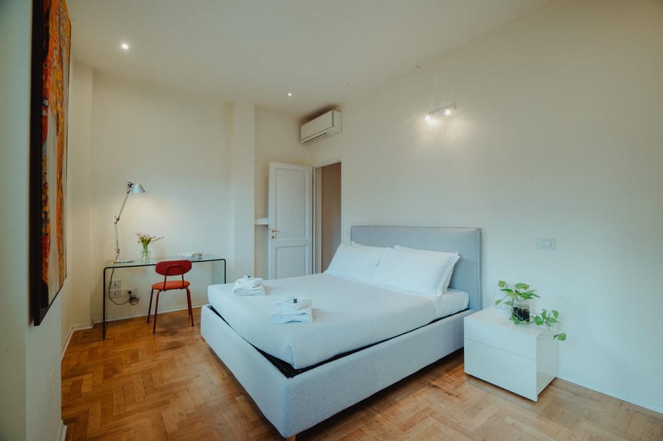 Bed, Photo of the whole room, Bedroom, air conditioner