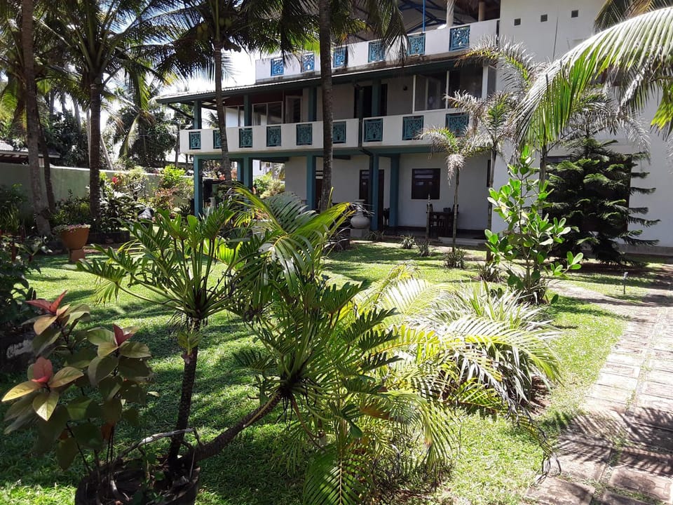 Karl Holiday Bungalow Bed and Breakfast in Wadduwa