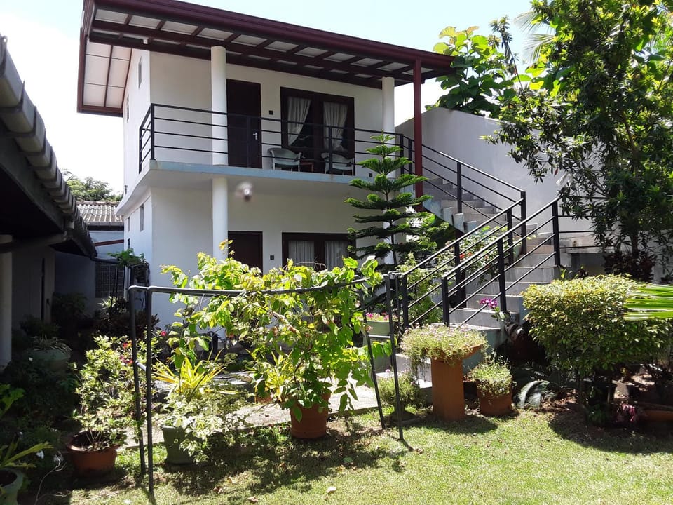 Karl Holiday Bungalow Bed and Breakfast in Wadduwa