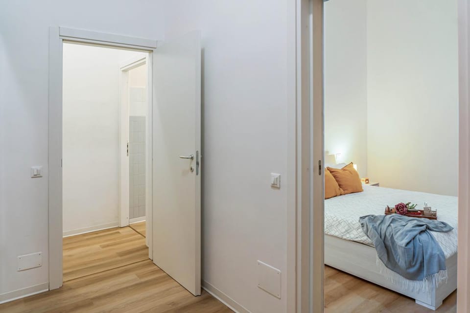 Bed, Photo of the whole room, Bedroom, towels, wardrobe