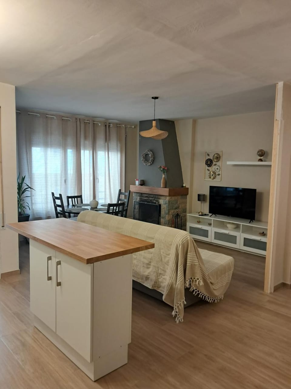 Dining area, pet friendly