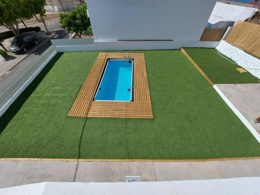 Balcony/Terrace, Pool view, Swimming pool, Swimming pool, sunbed
