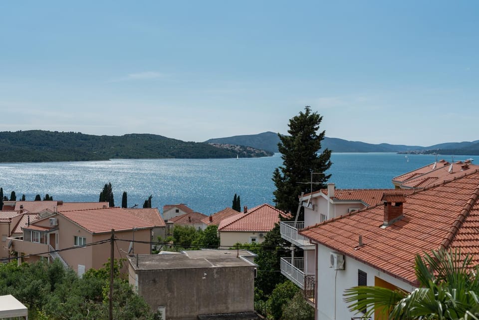 Day, Natural landscape, Mountain view, Sea view