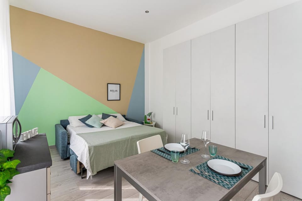 Bed, Dining area