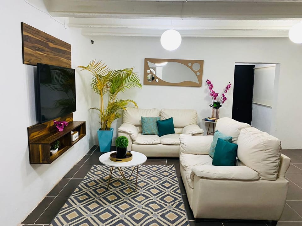 TV and multimedia, Living room, Seating area, Evening entertainment