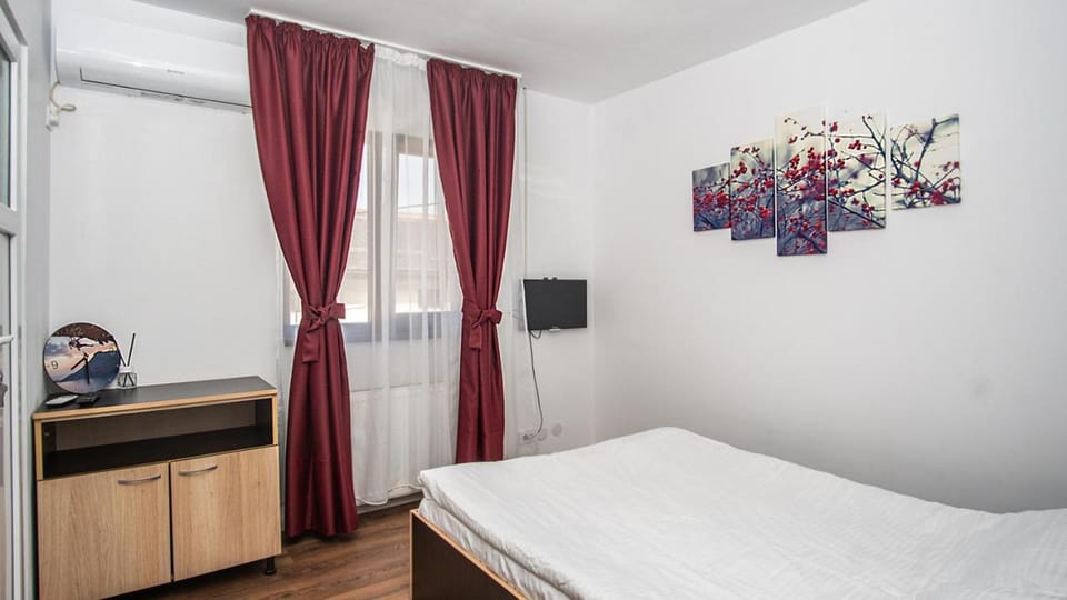 Hotel La Platouri Hostel in Bucharest