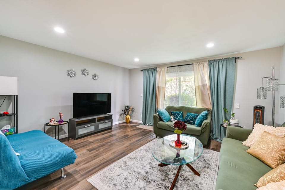 Pool Access & More! Condo Near San Diego Comic-Con House in San Diego