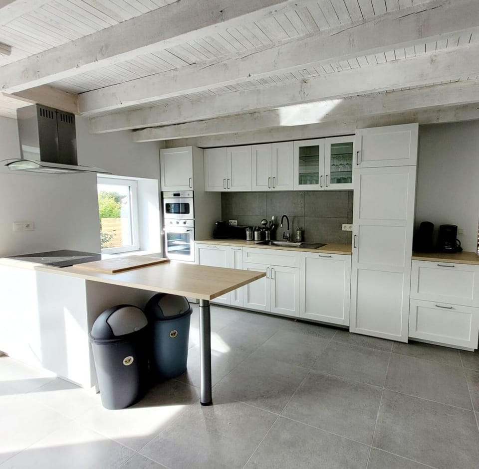 Kitchen or kitchenette, dishwasher, oven, stove