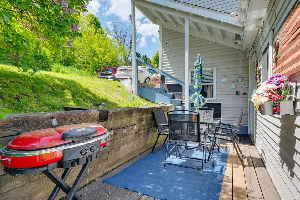 Steps to Crystal Lake: Spacious Retreat w/ Views House in Orleans