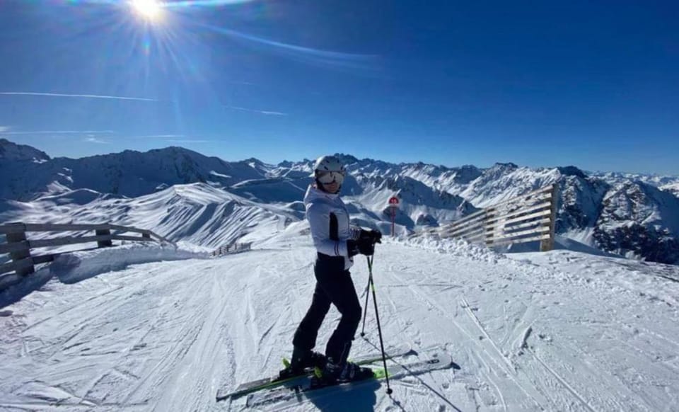 Day, People, Natural landscape, Winter, Skiing, Mountain view, group of guests