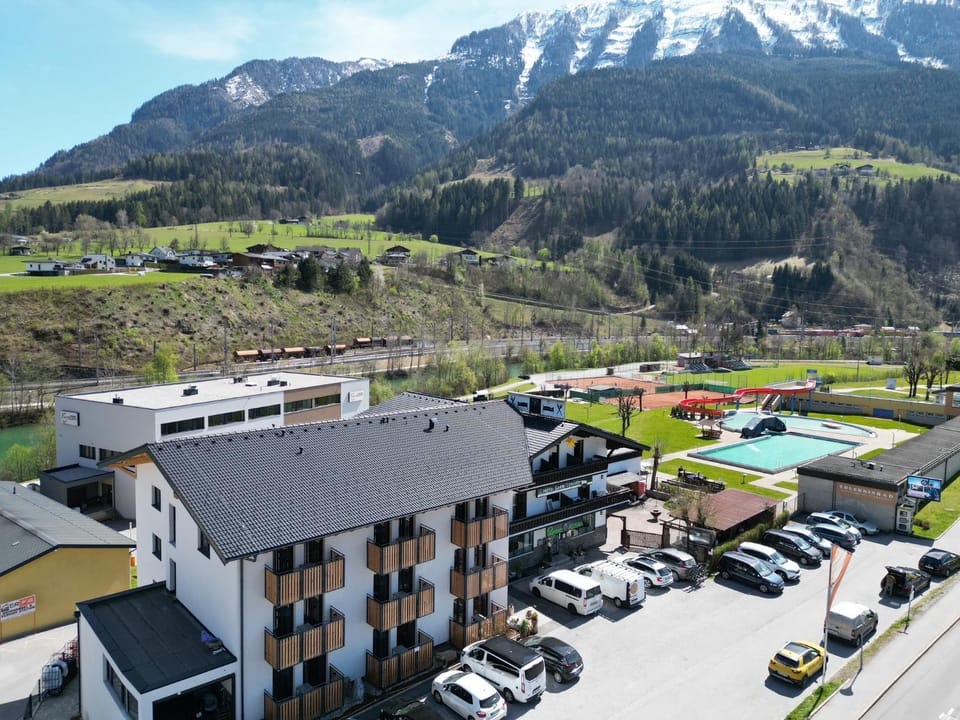 Property building, Spring, Day, Natural landscape, Bird's eye view, Mountain view, Parking