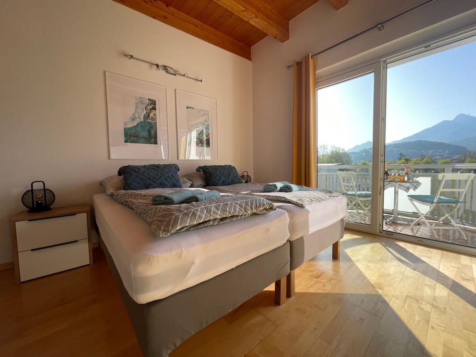 Bed, View (from property/room), Balcony/Terrace, Photo of the whole room, Bedroom, Mountain view
