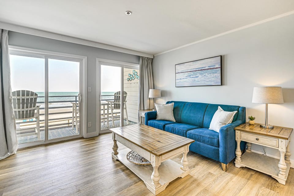 Oceanfront South Carolina Retreat - Pool & Balcony House in Garden City