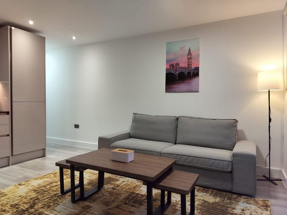 Bed, Living room