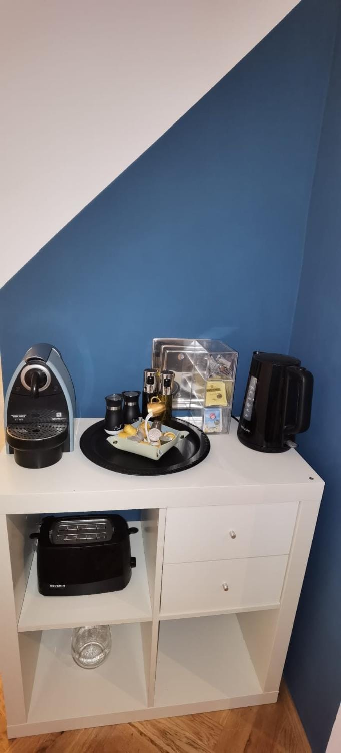 Coffee/tea facilities, toaster