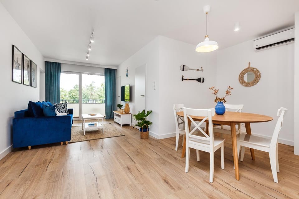 Living room, Seating area, Dining area, air conditioner