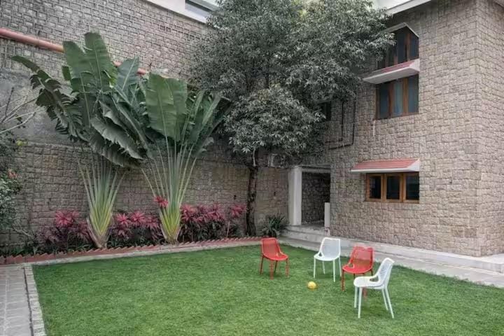 Elegant - 3BHK AC Villa with Lawn BanjaraHills HYD Villa in Hyderabad