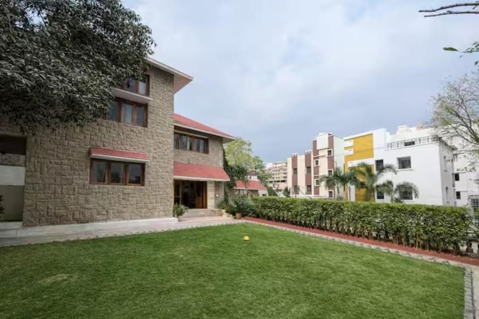 Elegant - 3BHK AC Villa with Lawn BanjaraHills HYD Villa in Hyderabad
