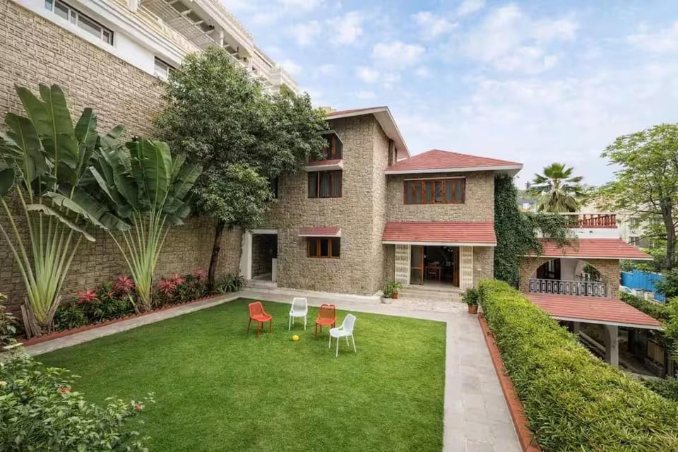 Elegant - 3BHK AC Villa with Lawn BanjaraHills HYD Villa in Hyderabad