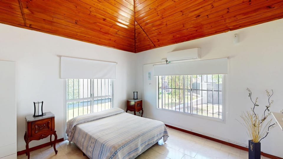 Bed, Photo of the whole room, Bedroom, air conditioner