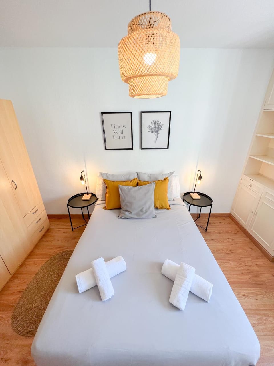 Bed, Photo of the whole room, Bedroom, towels