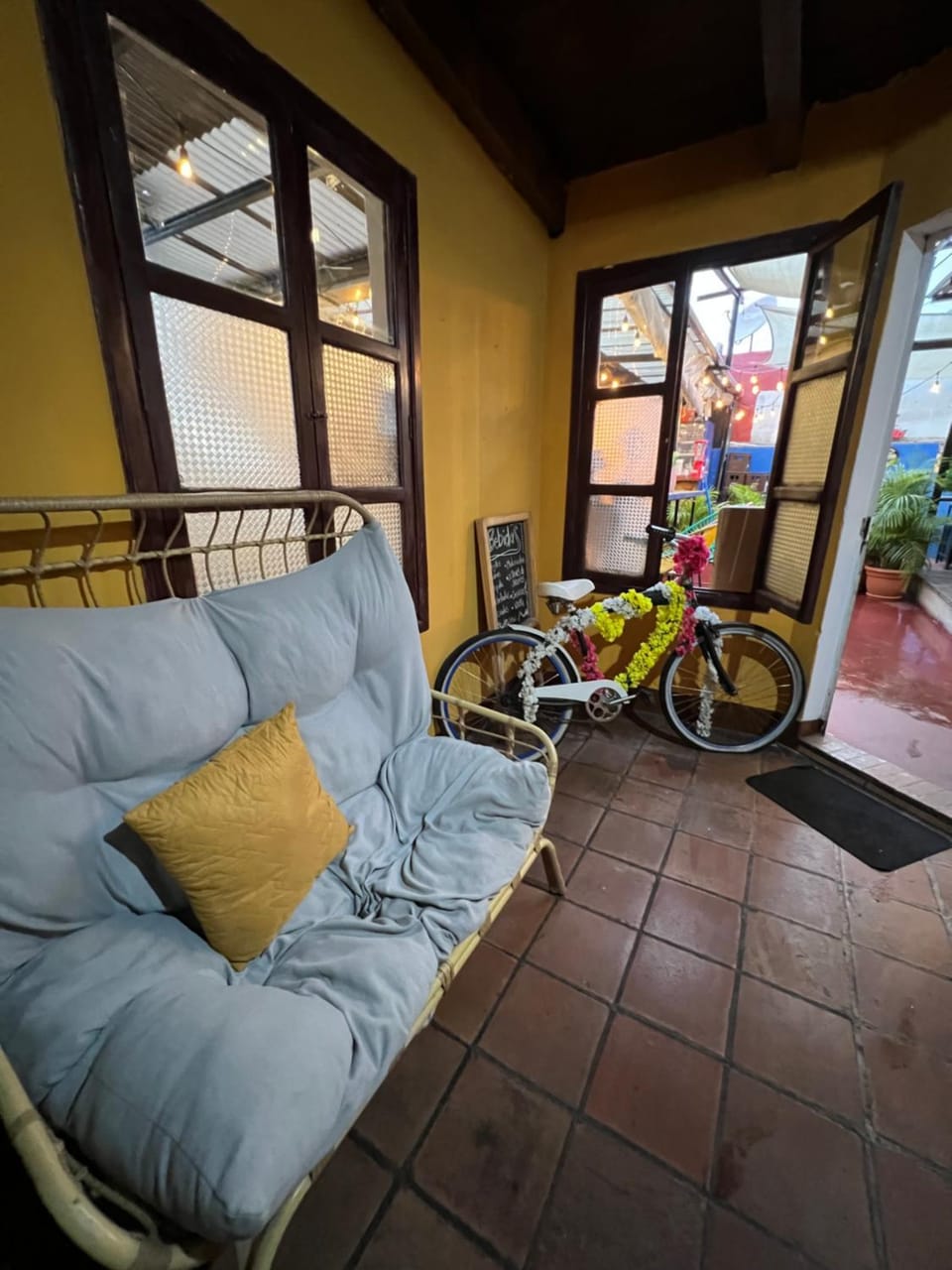 Patio, Living room