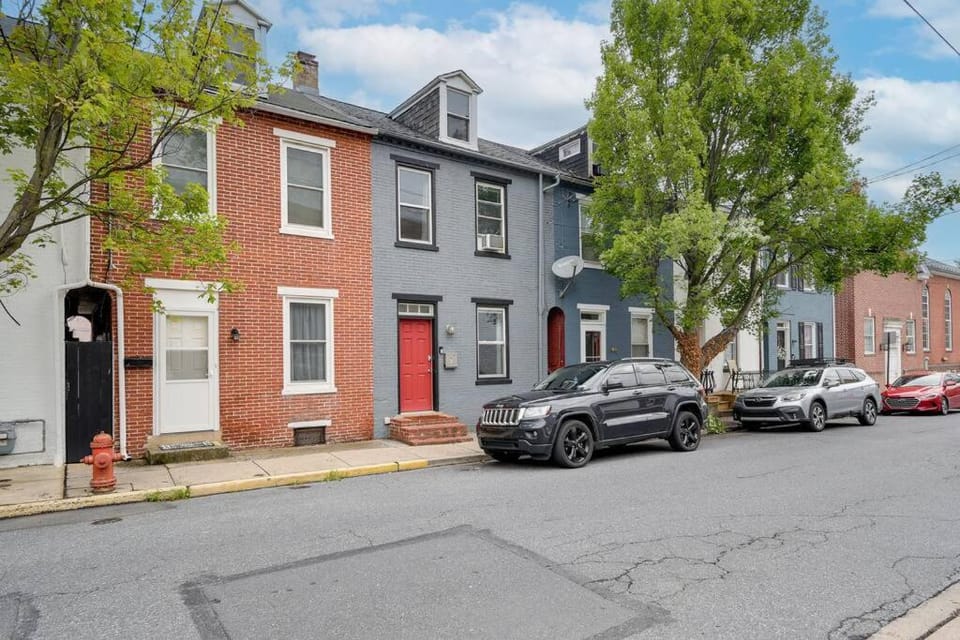 Cozy Retreat in Downtown Lancaster with Backyard Patio Apartment in Lancaster