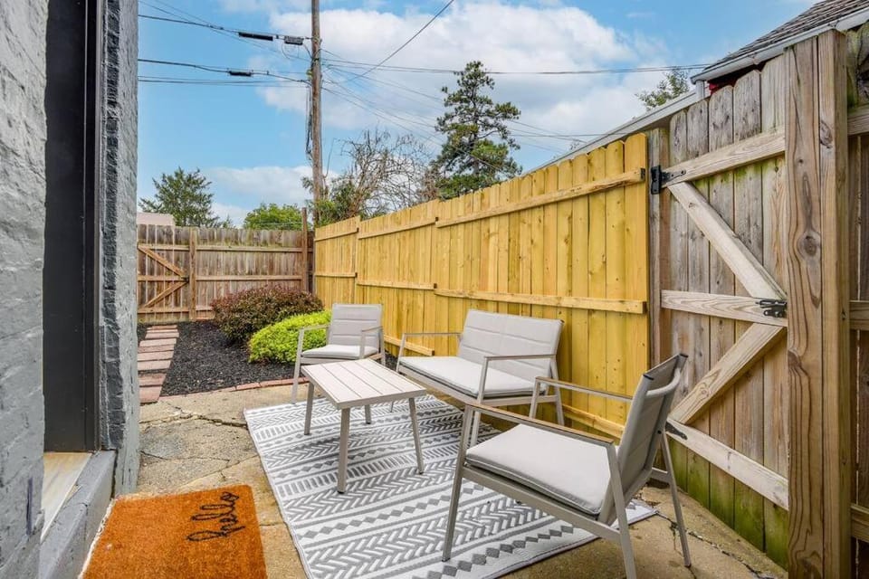 Cozy Retreat in Downtown Lancaster with Backyard Patio Apartment in Lancaster