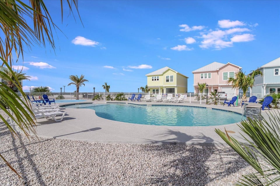 Pool view, Swimming pool, sunbed