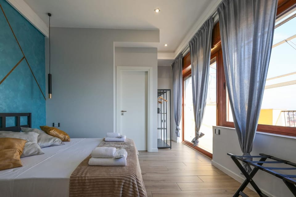 Bed, Living room, Photo of the whole room, Bedroom, towels, air conditioner