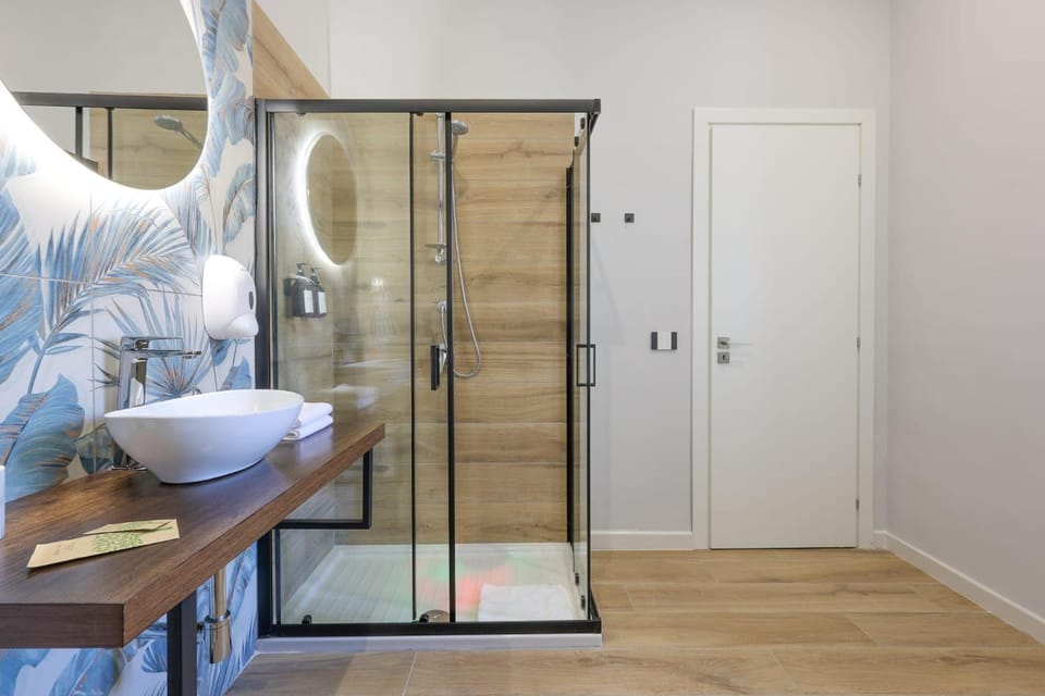 Shower, Bathroom, wardrobe