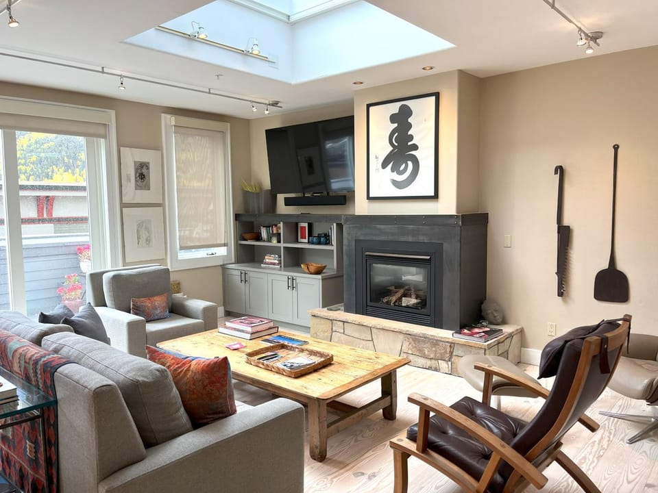 Communal lounge/ TV room, TV and multimedia, Living room, Seating area, Evening entertainment, flat iron