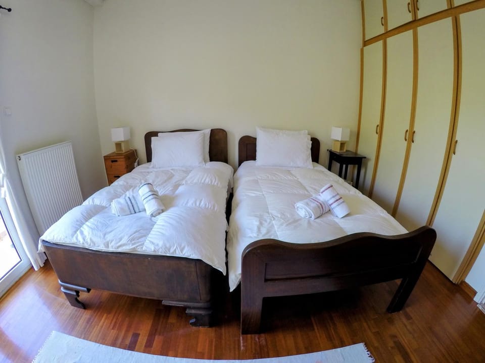 Bed, Photo of the whole room, Bedroom, towels