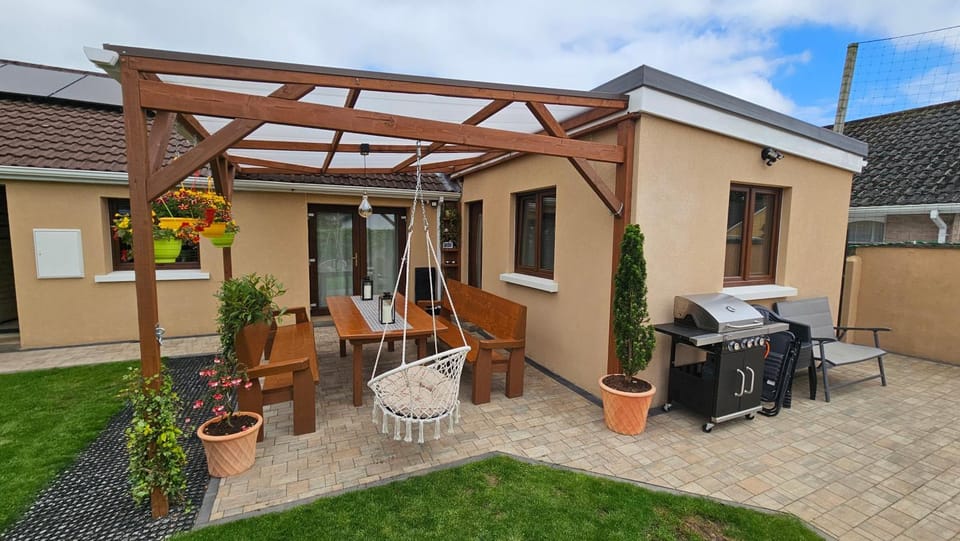 Patio, BBQ facilities, Dining area