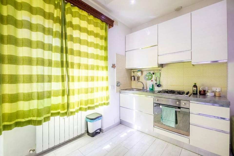 Kitchen or kitchenette, pet friendly, stove