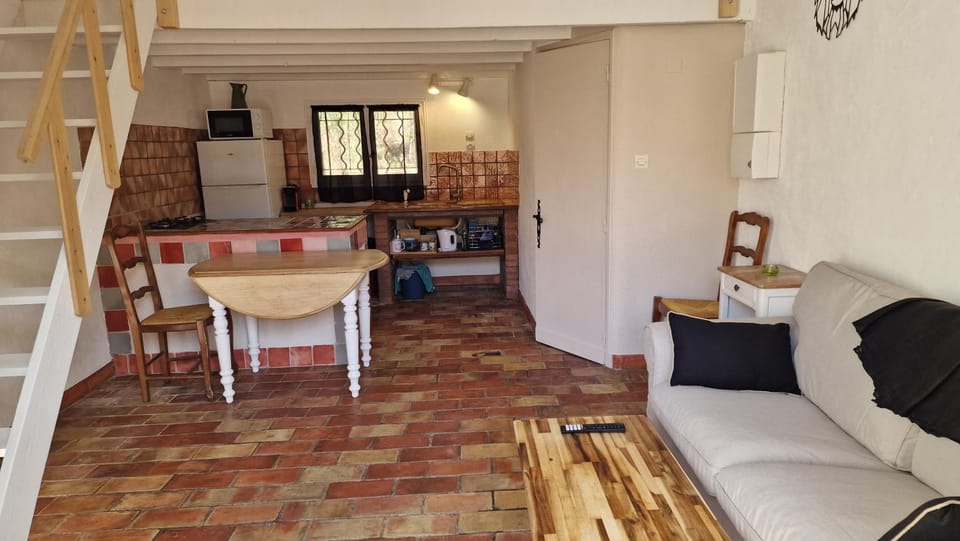 Studio Au Pied De La Sainte Victoire House in French Riviera