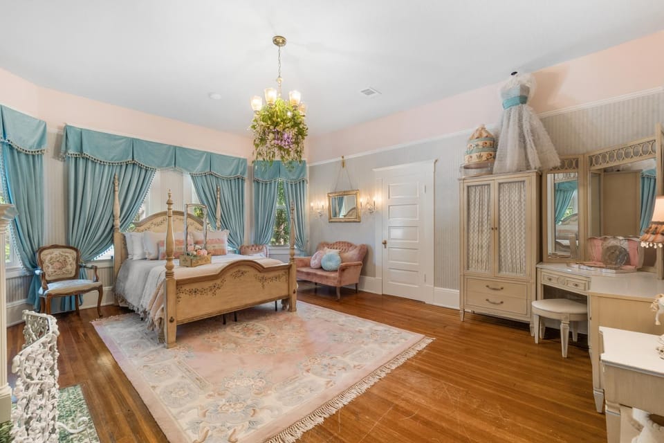 Bedroom, wardrobe