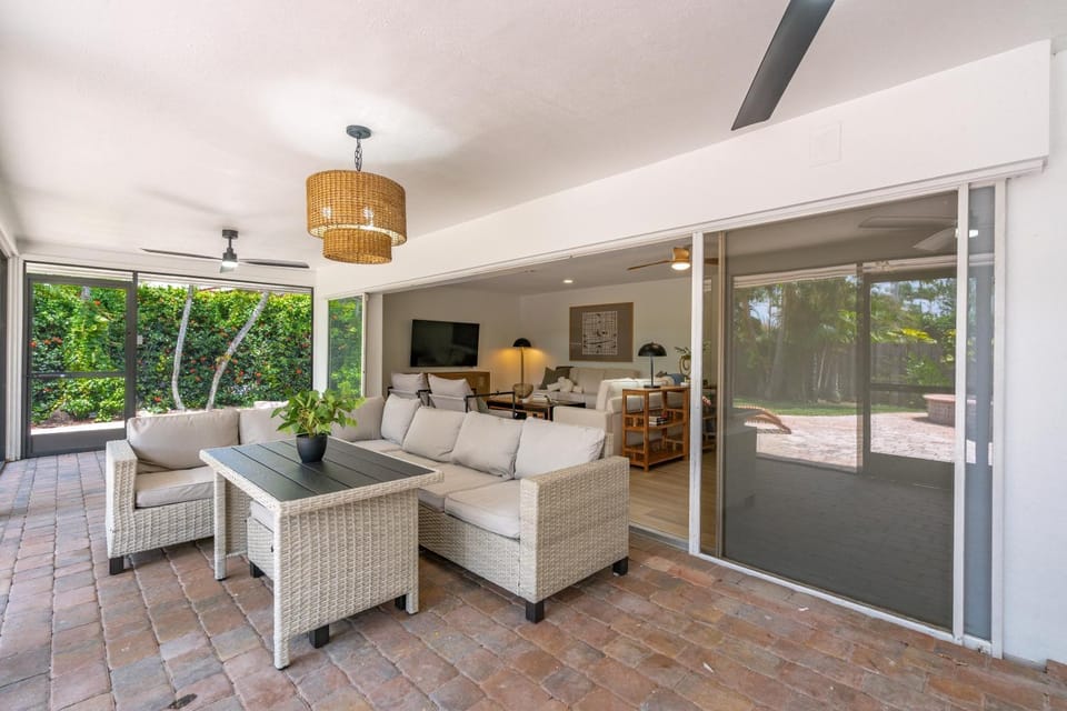 Patio, Patio, Natural landscape, Activities, Garden, Balcony/Terrace, Balcony/Terrace, Dining area, Diving, Garden view, Garden view, Pool view, Pool view, hair dresser