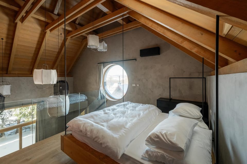 Bed, Photo of the whole room, Bedroom, air conditioner