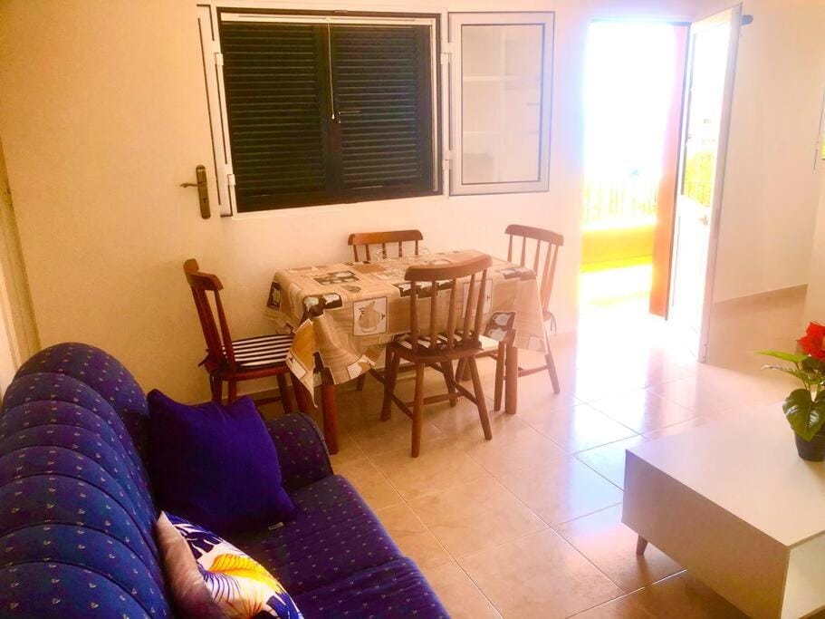 Seating area, Dining area