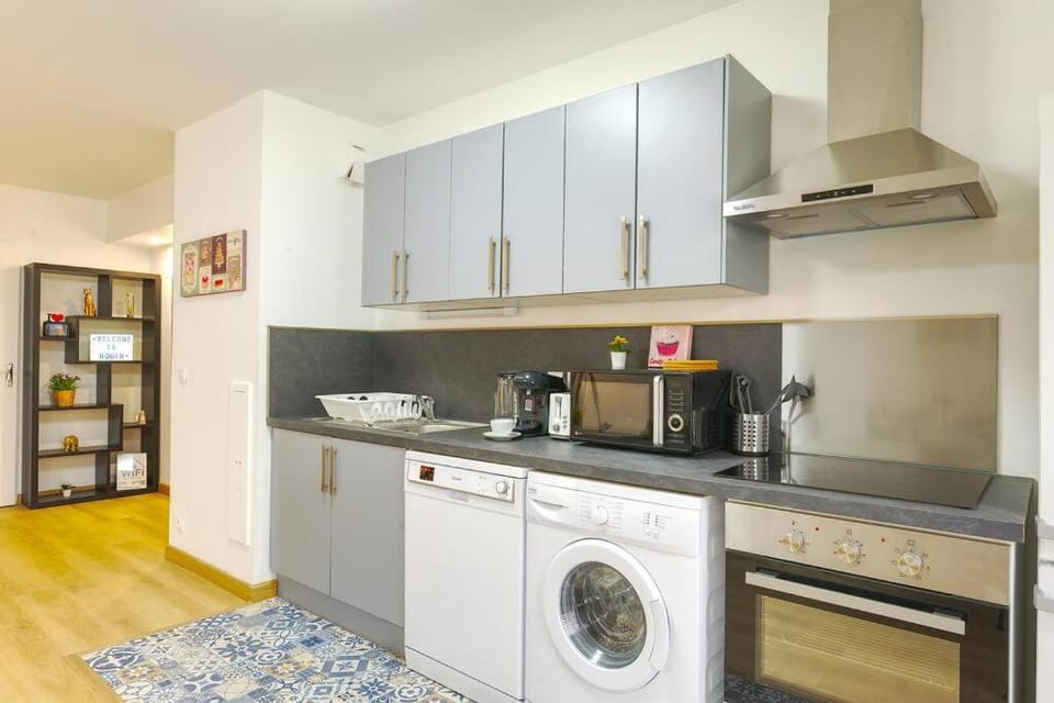 Coffee/tea facilities, Kitchen or kitchenette, dishwasher, oven, stove, toaster, washing machine, dryer
