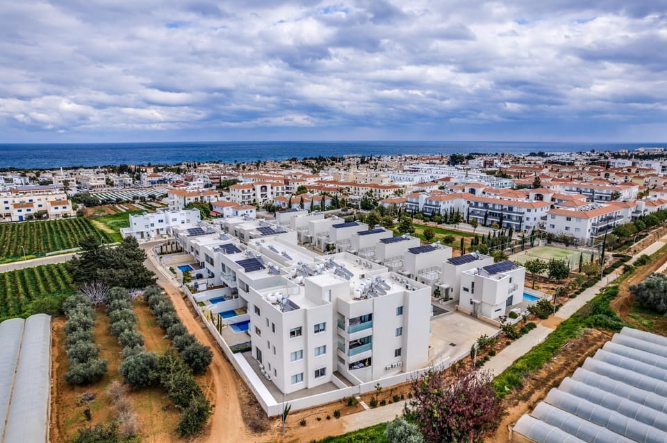 Property building, Neighbourhood, Sea view, Location