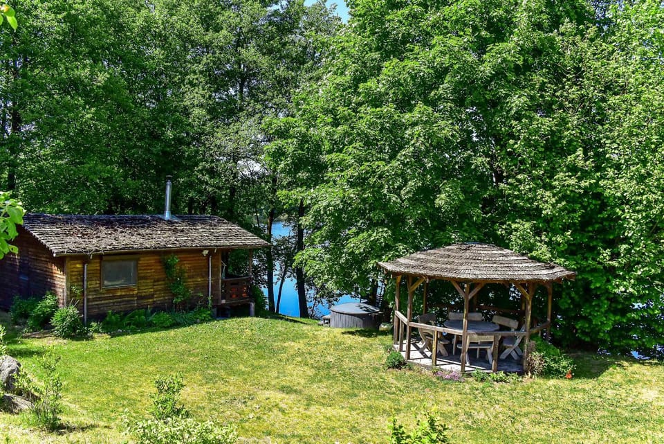 A private, cozy cottage on the shore of the lake, beautiful view House in Vilnius County, Lithuania