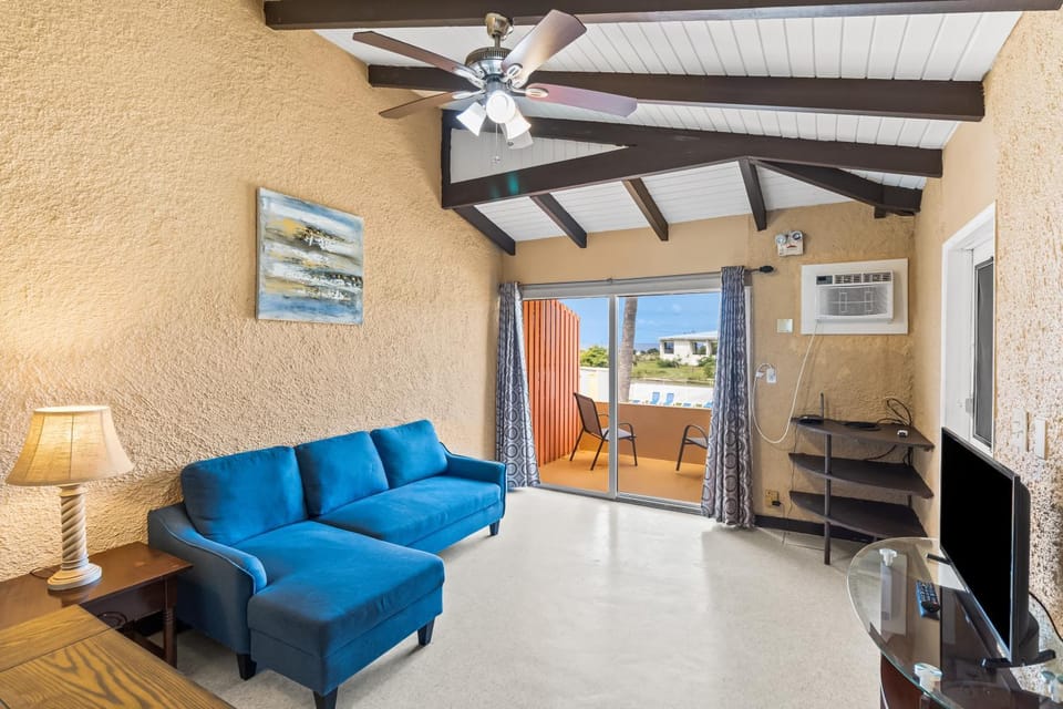 One blue Caribbean View condo Apartment in St. Croix