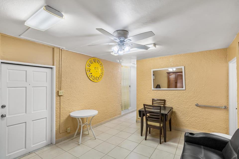 Yours for the asking- Cozy, Caribbean, condo condo Apartment in St. Croix
