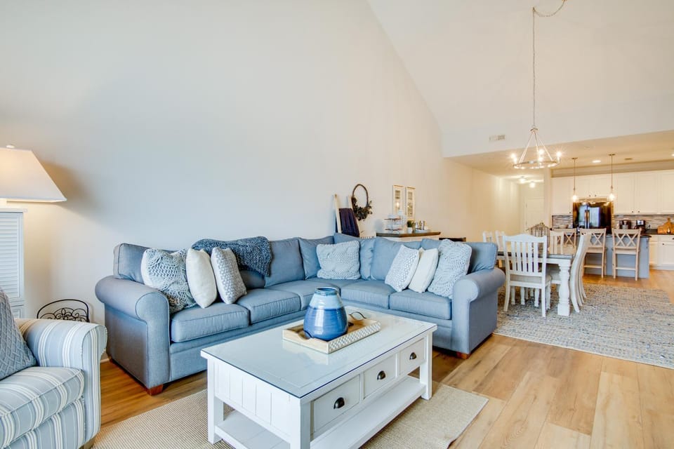 Walk to Boardwalk! Ocean City Coastal Gem w/ Deck House in Ocean City