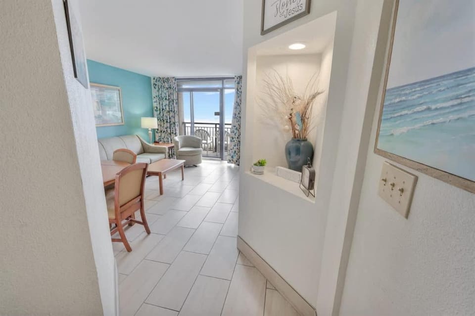 Amazing Seaside Escape with Balcony & Beach Access House in North Myrtle Beach