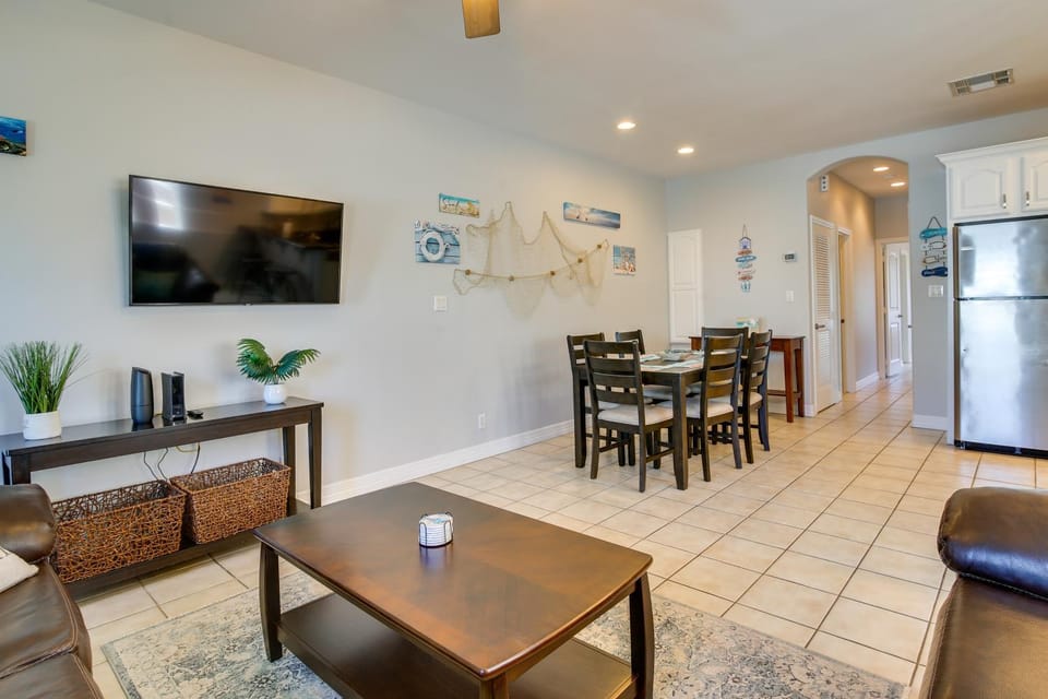 South Padre Island Condo w/ Shared Outdoor Pool! House in South Padre Island