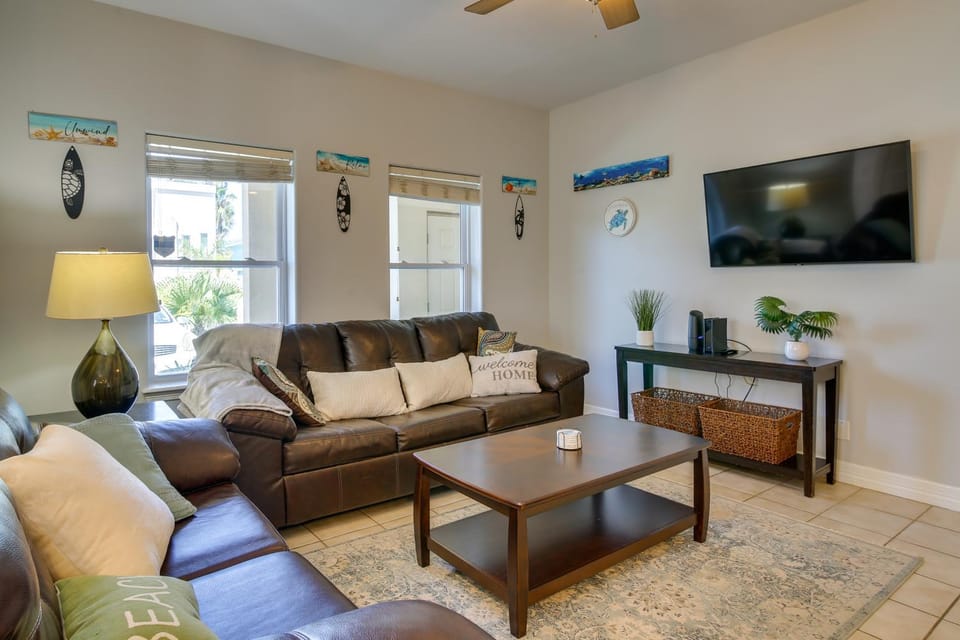 South Padre Island Condo w/ Shared Outdoor Pool! House in South Padre Island